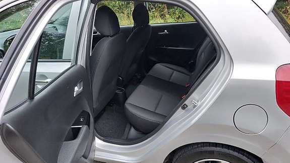 Kia Picanto 9 of 18