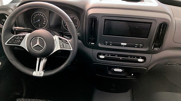 Mercedes-Benz eVito 112 4 of 5