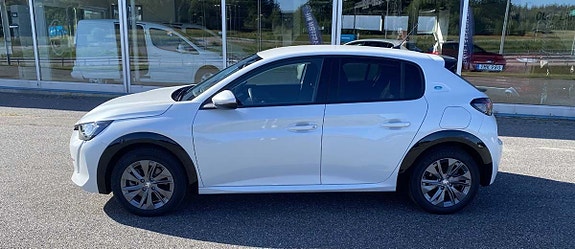 Peugeot e-208 3 of 5