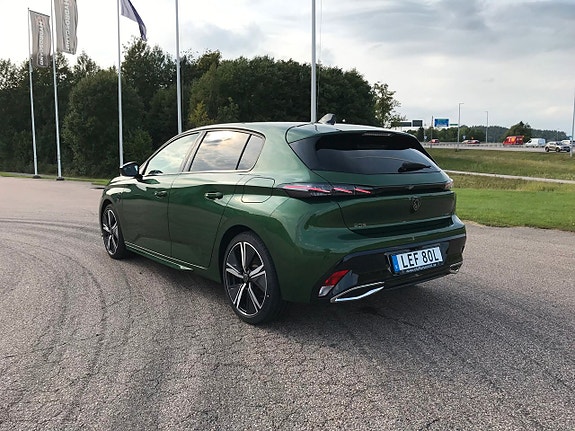 Peugeot 308 4 of 5