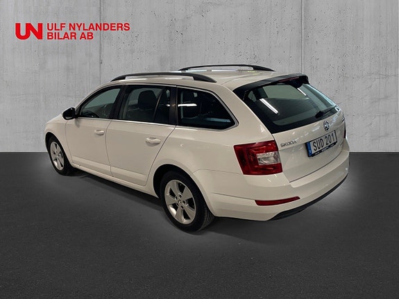 Skoda Octavia 2 of 5