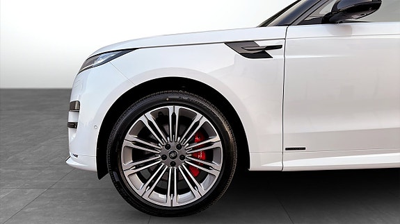 Land Rover Range Rover Sport 9 of 13