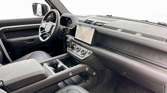 Land Rover Defender 110 3 of 5