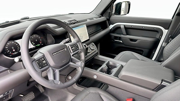 Land Rover Defender 110 4 of 5