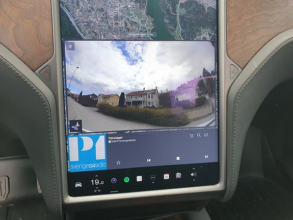 Tesla Model X 19 of 21