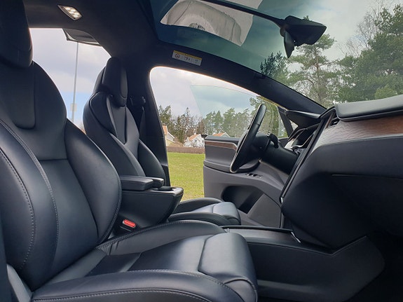 Tesla Model X 4 of 21