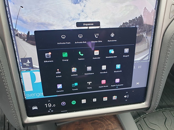 Tesla Model X 20 of 21