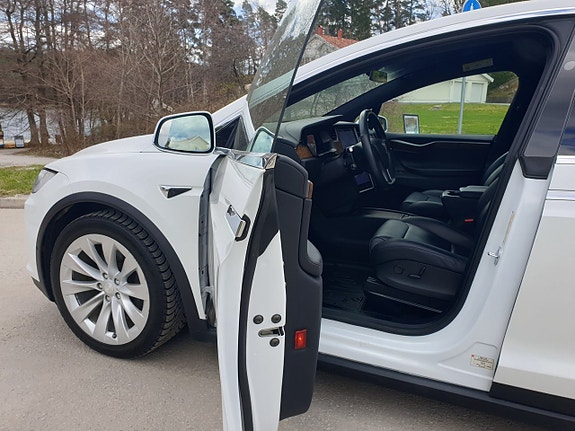 Tesla Model X 2 of 21