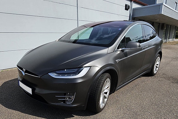 Tesla Model X 3 of 5