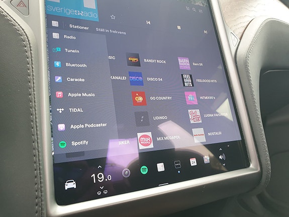Tesla Model X 6 of 21