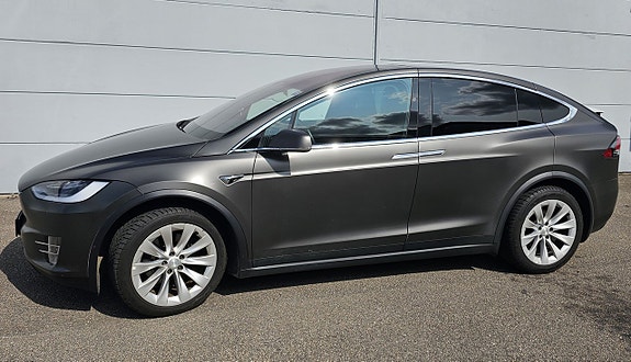 Tesla Model X 2 of 5