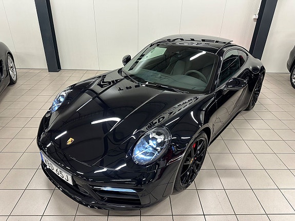 Porsche 911 4 of 5