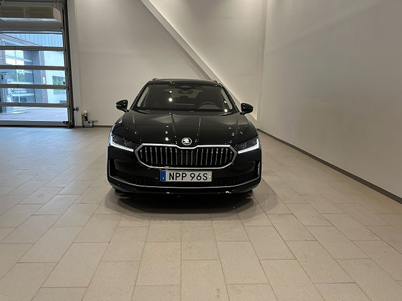 Skoda Superb 2 of 5