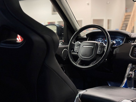 Land Rover Range Rover Sport 18 of 26