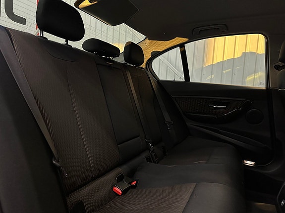 BMW 330d 11 of 19