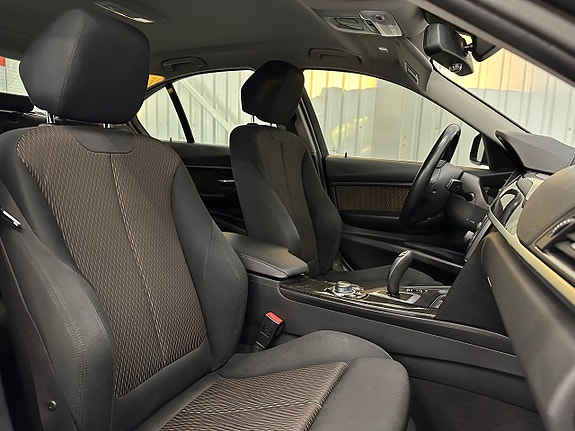 BMW 330d 7 of 19