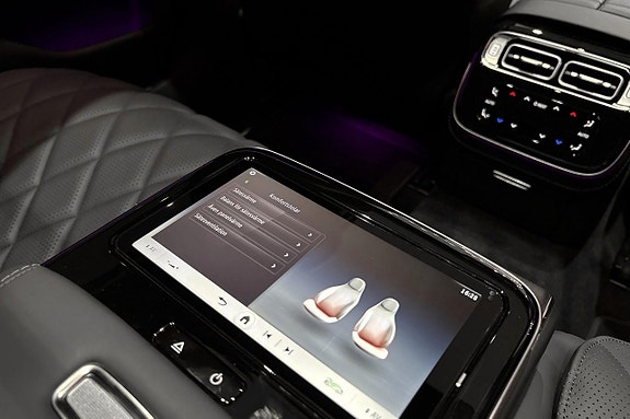Mercedes-Benz S580 23 of 26