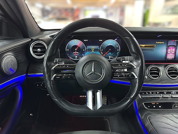 Mercedes-Benz E300 de 15 of 26