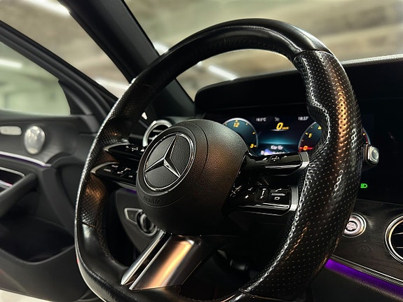 Mercedes-Benz E300 de 16 of 26