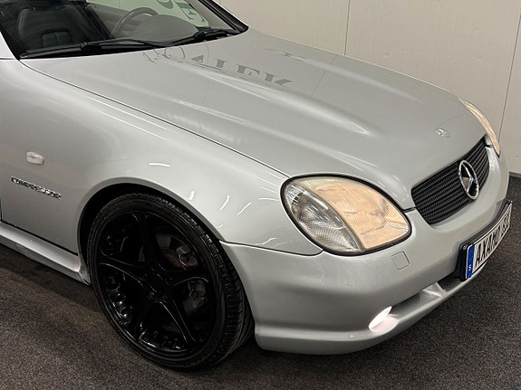Mercedes-Benz SLK230 11 of 16