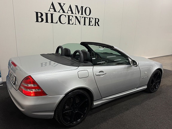 Mercedes-Benz SLK230 9 of 16