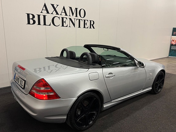 Mercedes-Benz SLK230 10 of 16