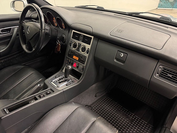 Mercedes-Benz SLK230 13 of 16
