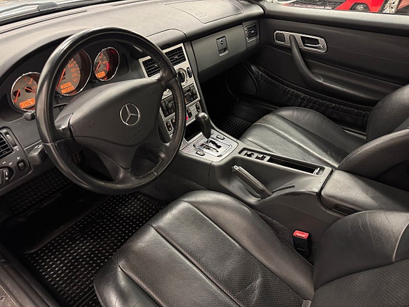 Mercedes-Benz SLK230 12 of 16