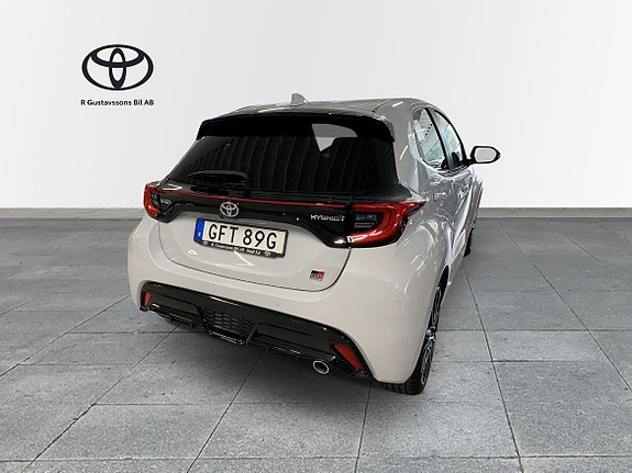 Toyota Yaris 11 of 12