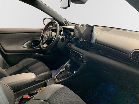 Toyota Yaris 7 of 12