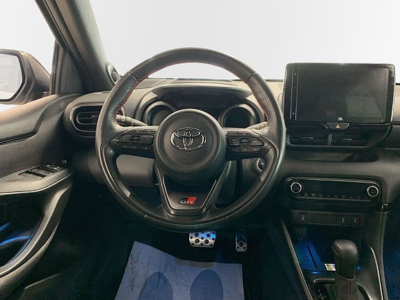 Toyota Yaris 10 of 12