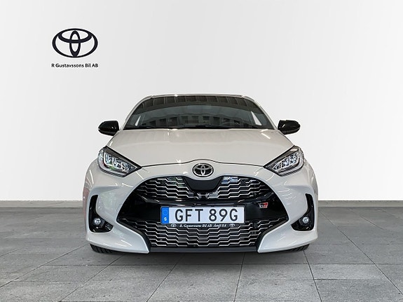 Toyota Yaris 6 of 12