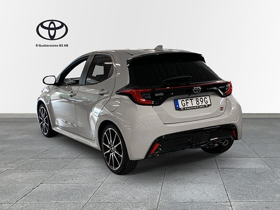 Toyota Yaris 3 of 5