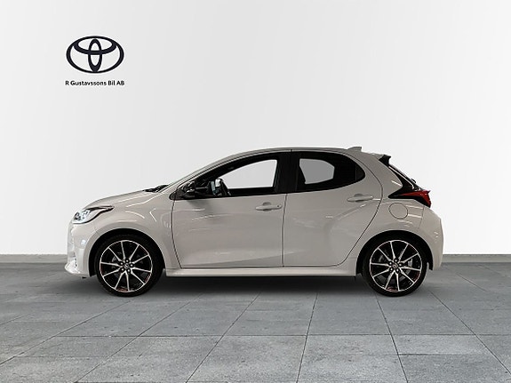 Toyota Yaris 4 of 5