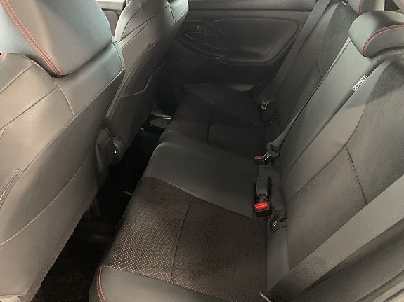 Toyota Yaris 8 of 12