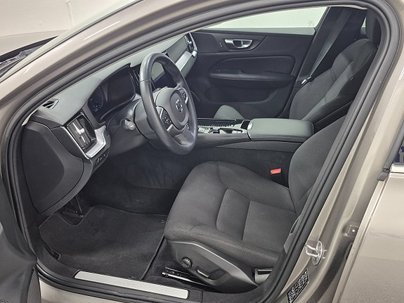 Volvo V60 2 of 11