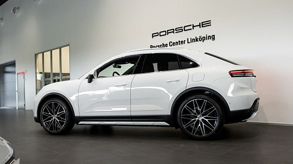 Porsche Macan 4 4 of 5