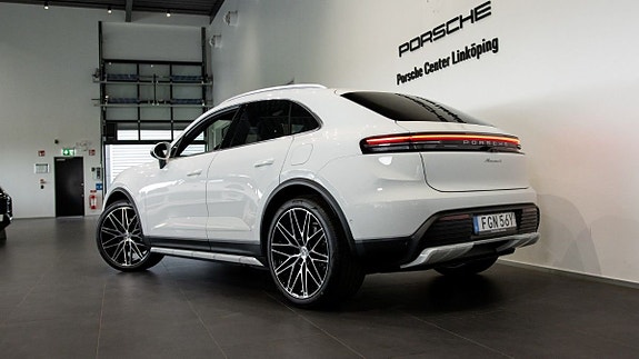 Porsche Macan 4 5 of 5