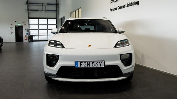 Porsche Macan 4 2 of 5