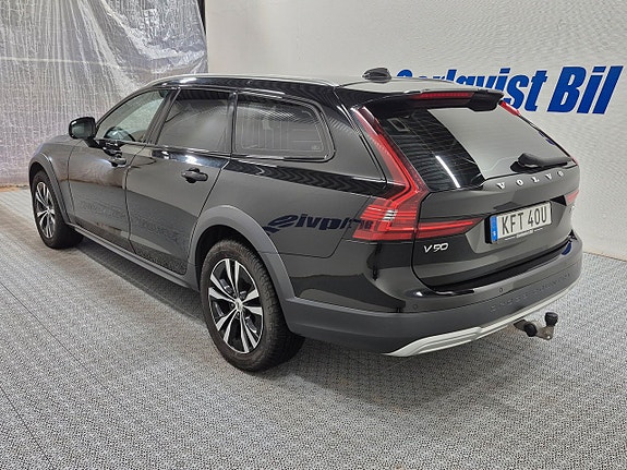Volvo V90 Cross Country 3 of 5
