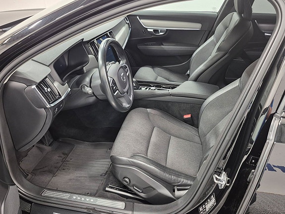 Volvo V90 Cross Country 2 of 5