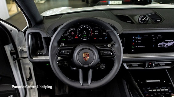 Porsche Cayenne 12 of 24