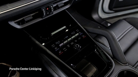 Porsche Cayenne 14 of 24