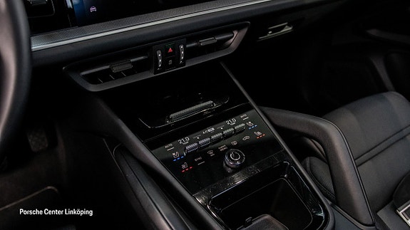 Porsche Cayenne 11 of 22