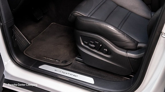 Porsche Cayenne 17 of 22