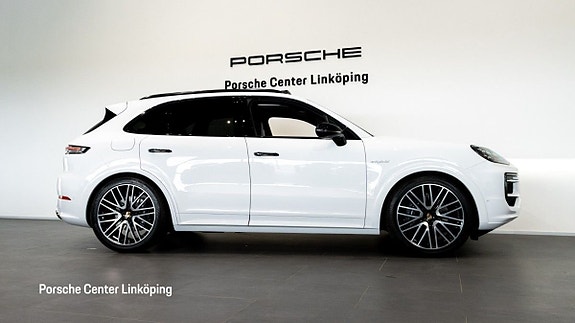 Porsche Cayenne 3 of 5
