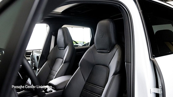 Porsche Cayenne 11 of 24