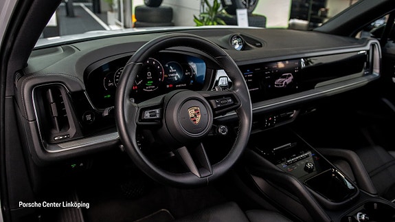 Porsche Cayenne 9 of 22