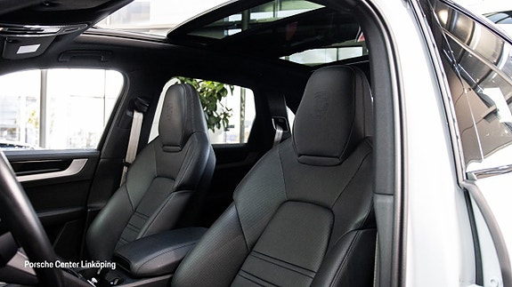Porsche Cayenne 8 of 22
