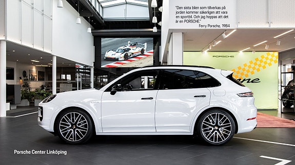 Porsche Cayenne 4 of 22